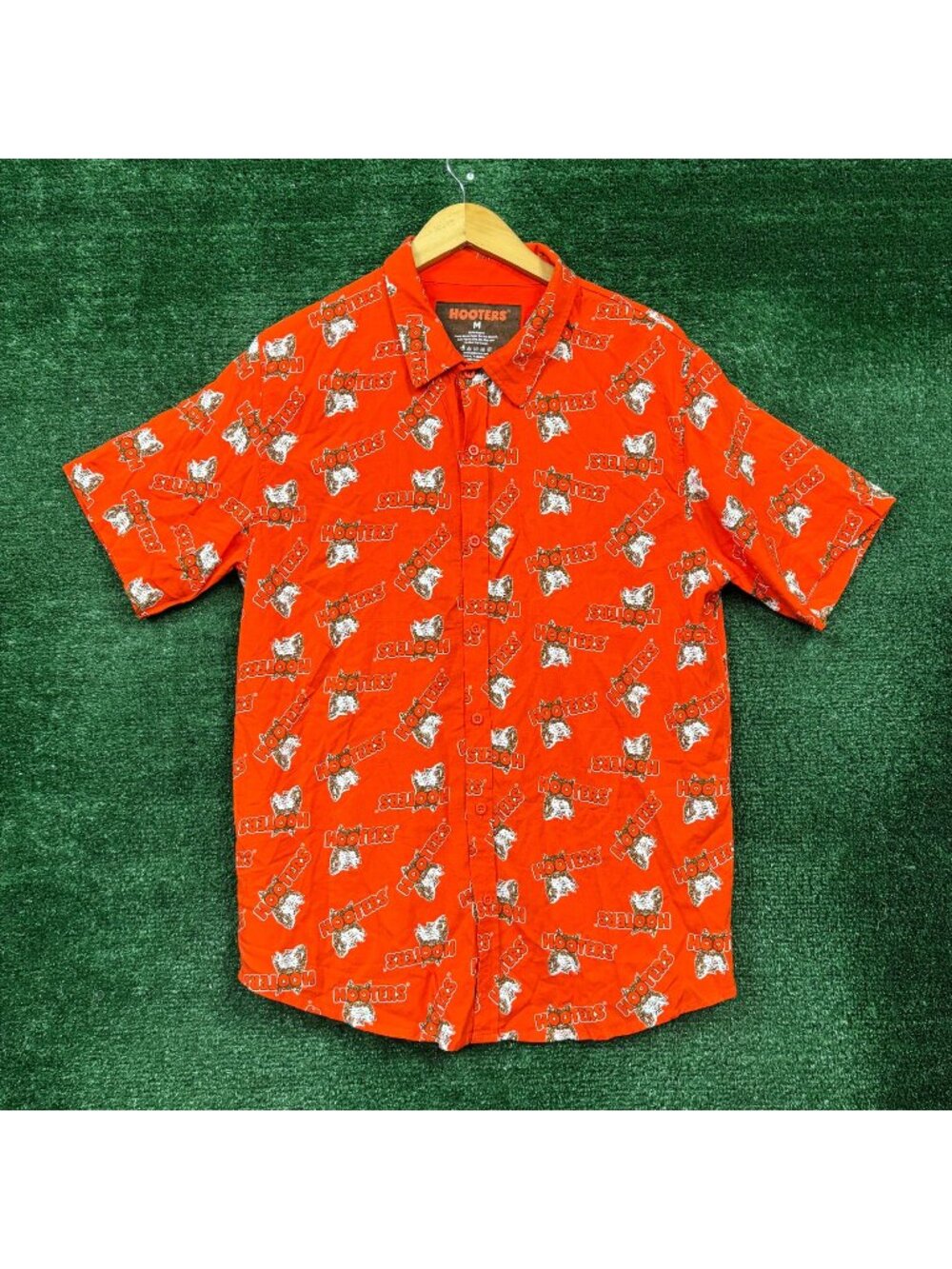 Hooters Owl Logo Button-Up Collared Shirt Size Medium